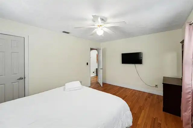 Listing Photo 15