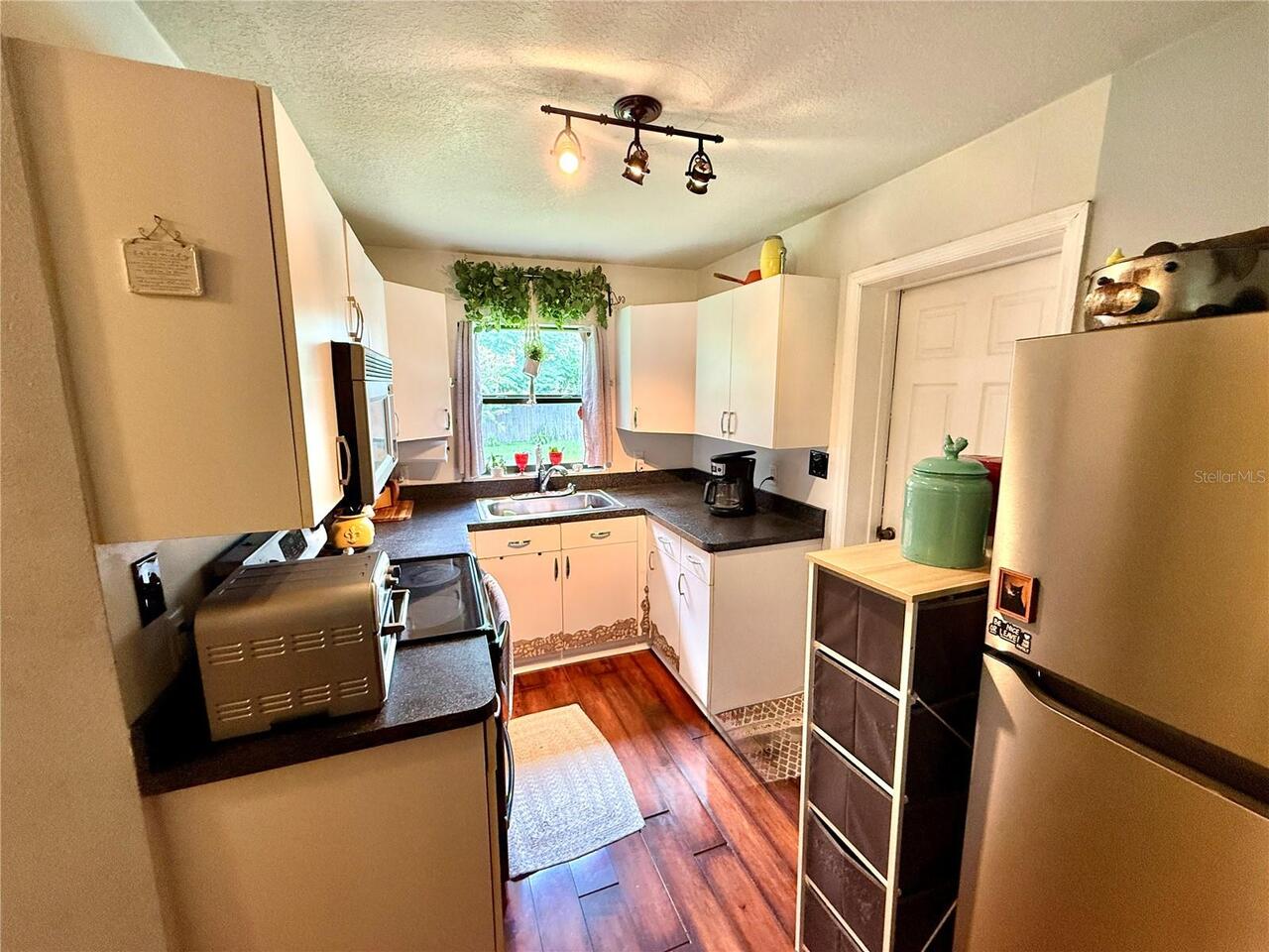Listing Photo 12