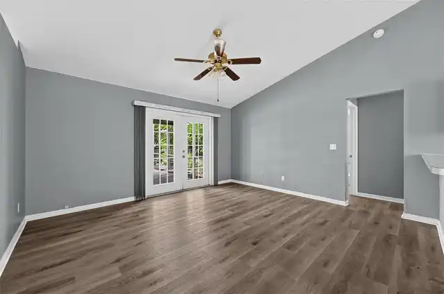 Listing Photo 8