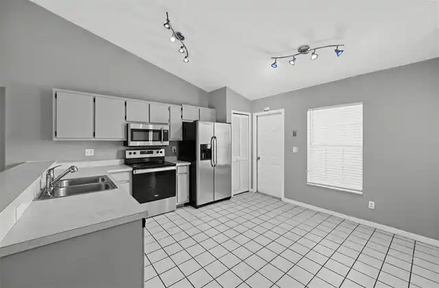 Listing Photo 9