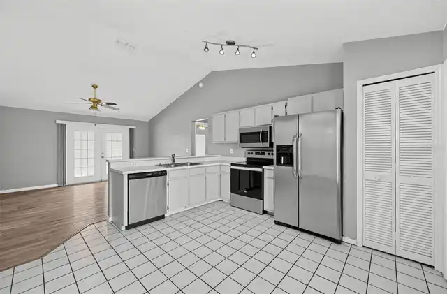 Listing Photo 11