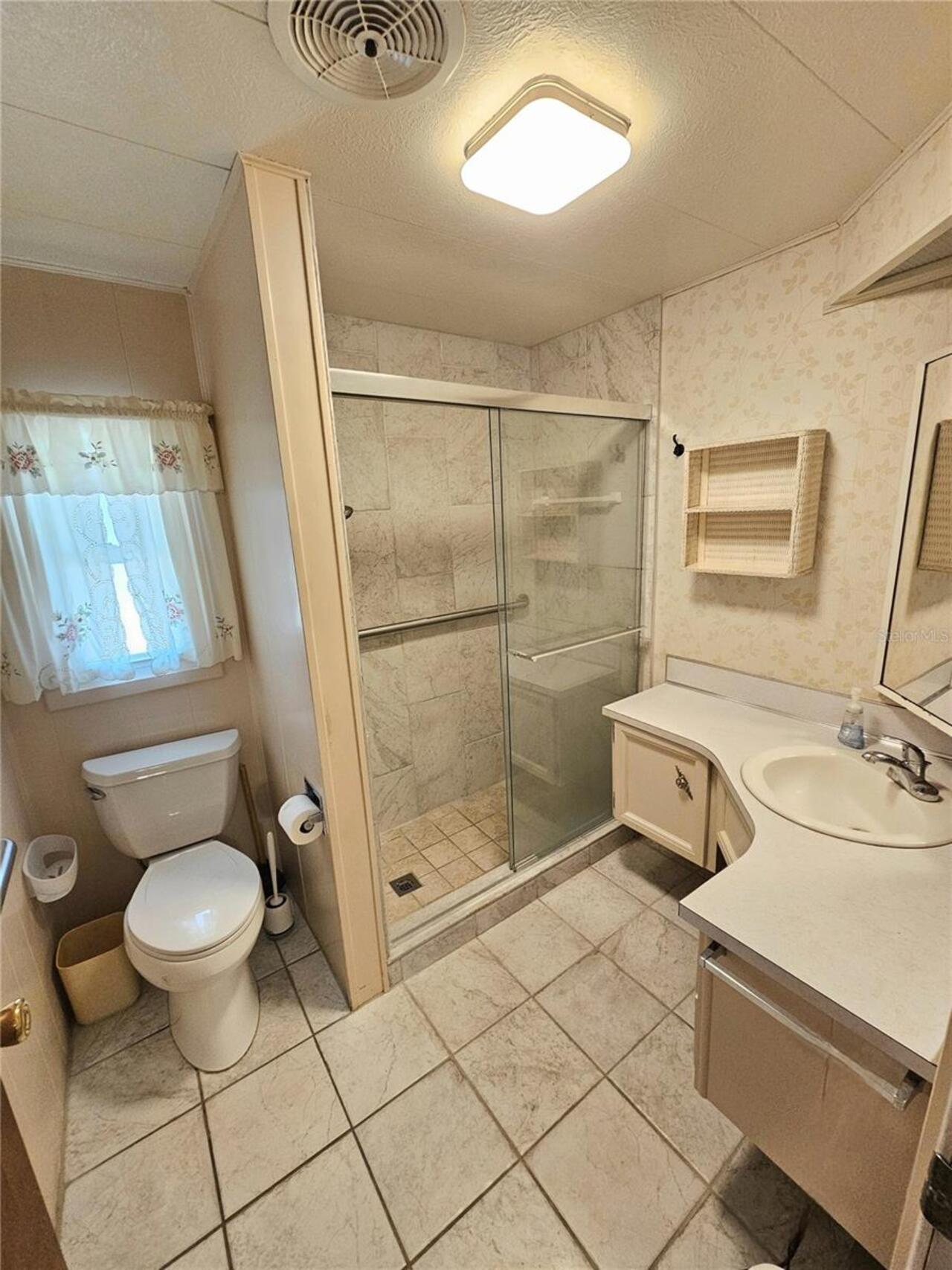 Listing Photo 14
