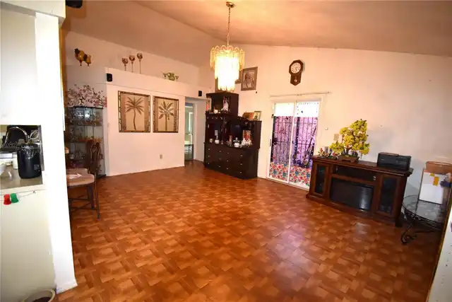 Listing Photo 8
