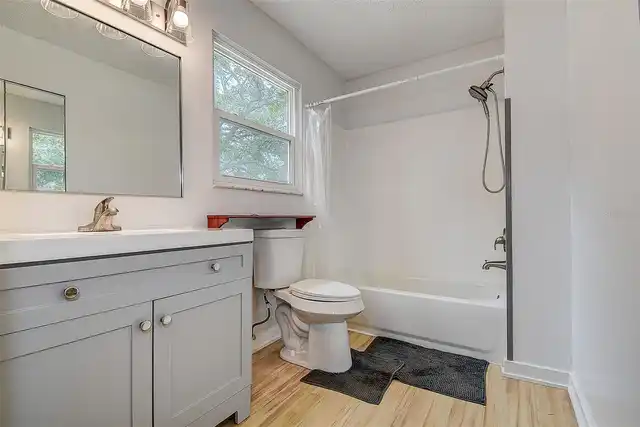 Listing Photo 9