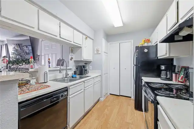 Listing Photo 12