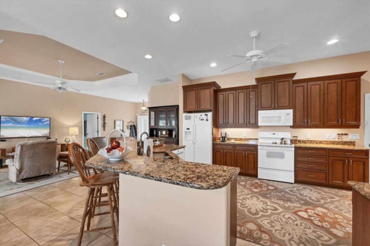 Listing Photo 12