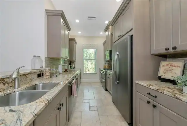 Listing Photo 12