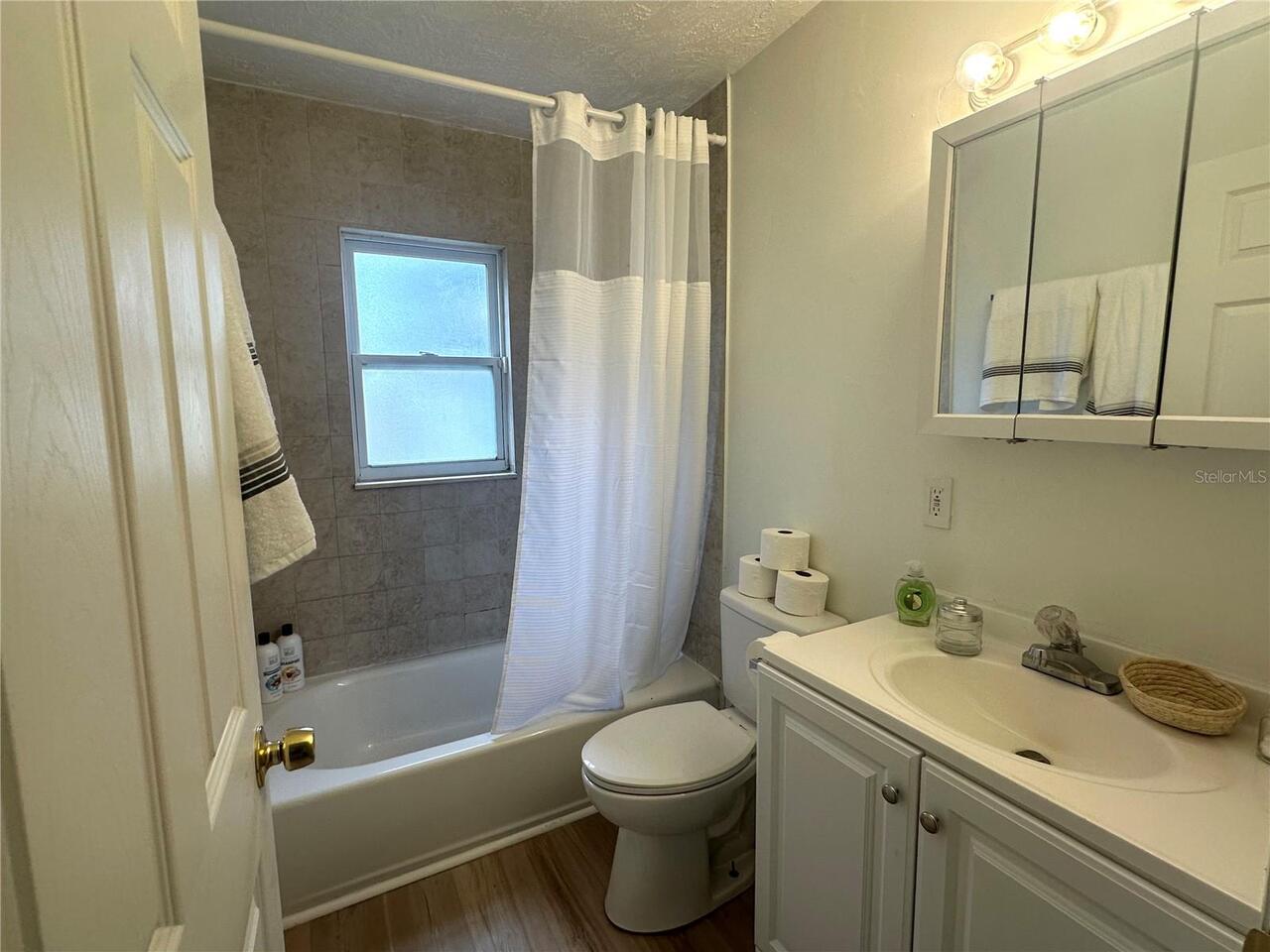 Listing Photo 11