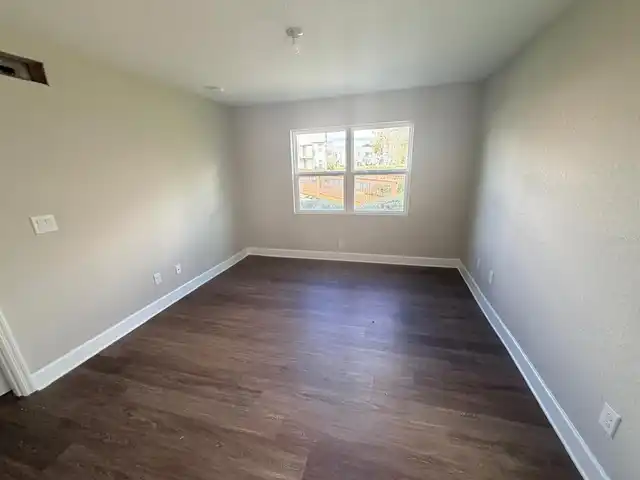 Listing Photo 14