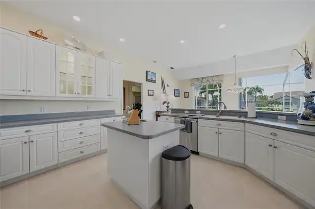 Listing Photo 16