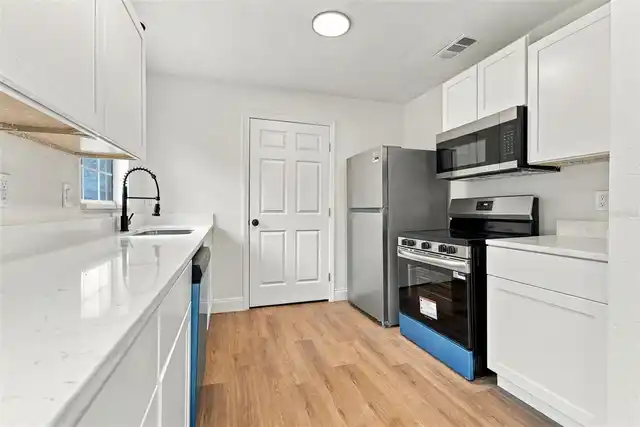 Listing Photo 16
