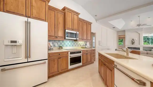 Listing Photo 11