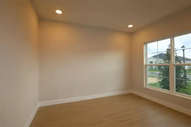 Listing Photo 16