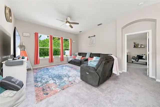 Listing Photo 11