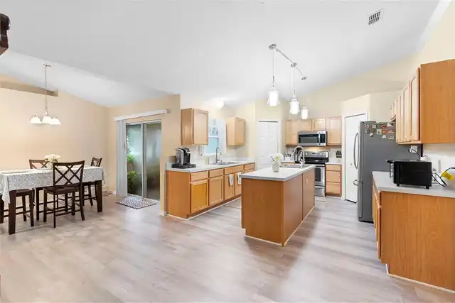 Listing Photo 11