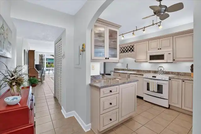 Listing Photo 8