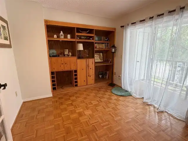 Listing Photo 12