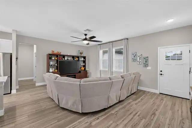 Listing Photo 10