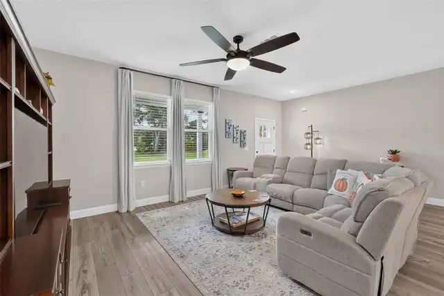 Listing Photo 11
