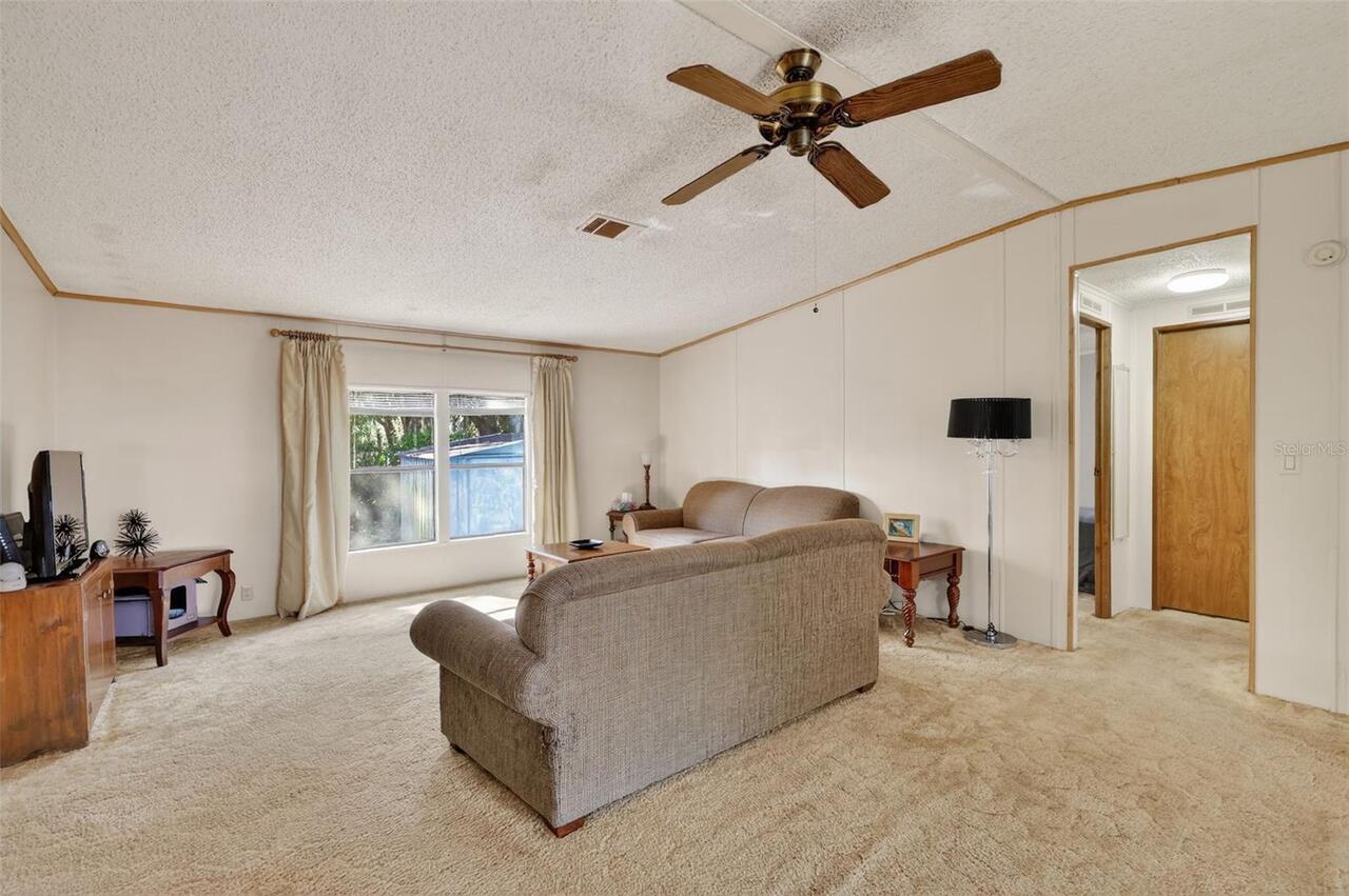 Listing Photo 12