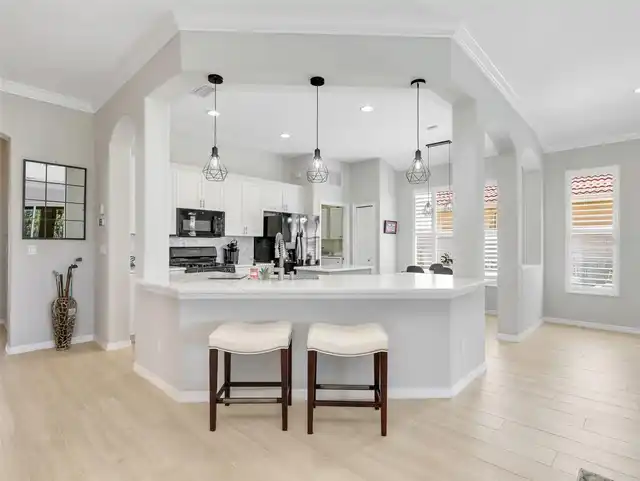 Listing Photo 11