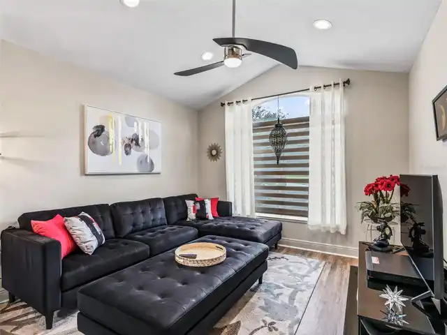 Listing Photo 8