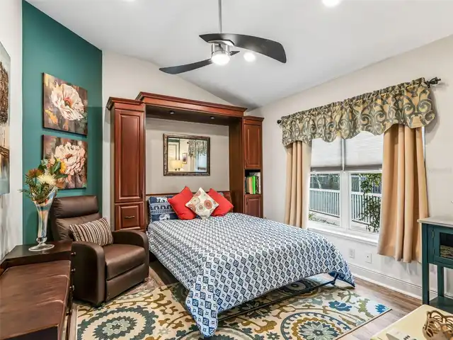 Listing Photo 11