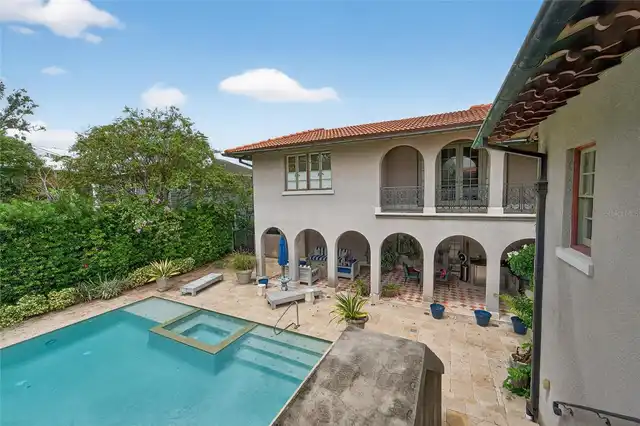 Listing Photo 11