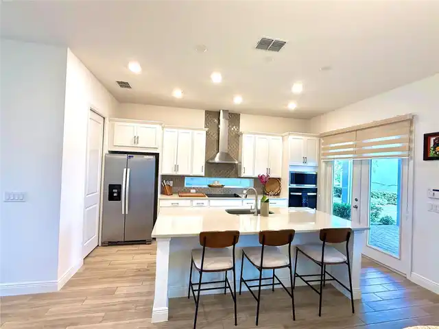 Listing Photo 17