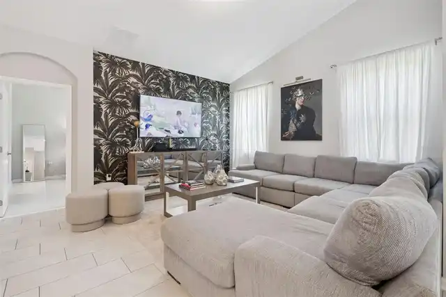 Listing Photo 9