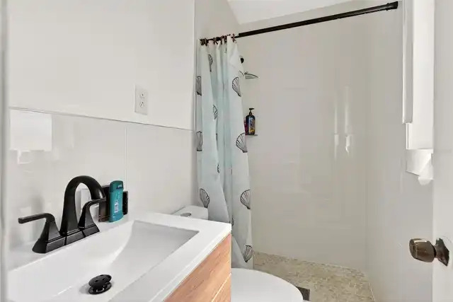 Listing Photo 12