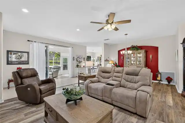 Listing Photo 10