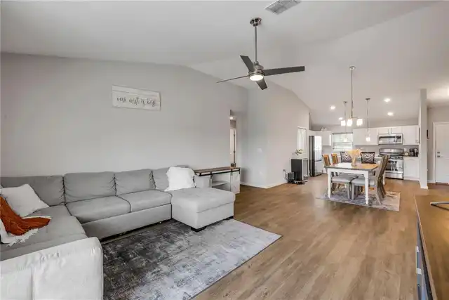 Listing Photo 12