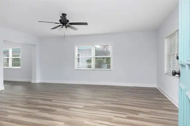 Listing Photo 12