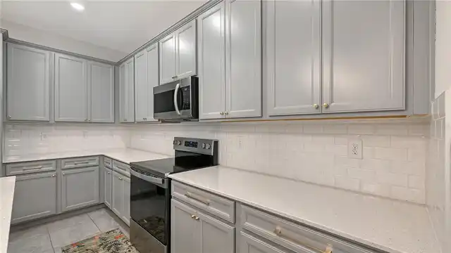 Listing Photo 14
