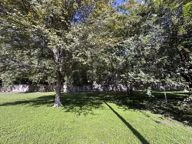 Listing Photo 20