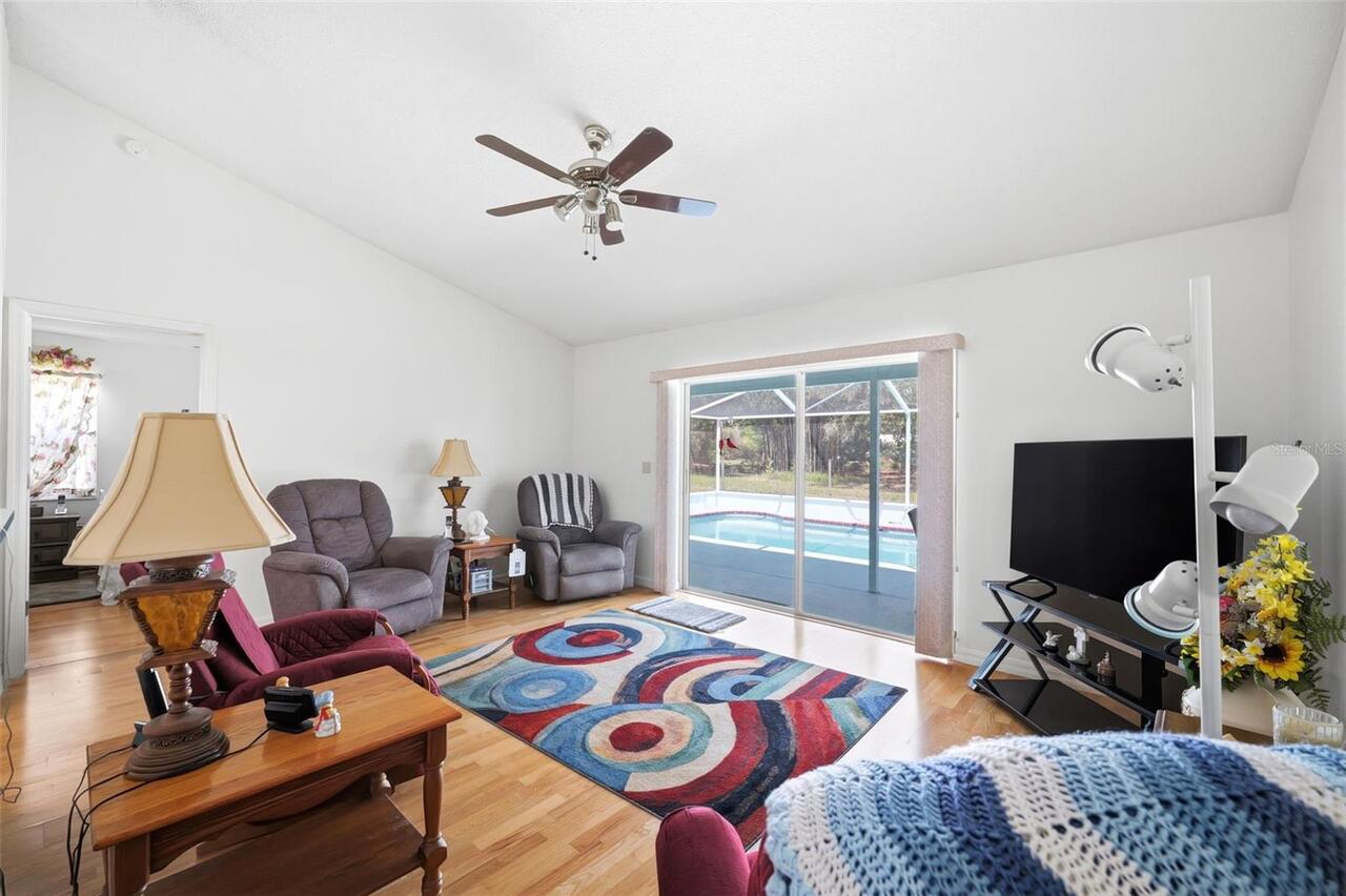 Listing Photo 8