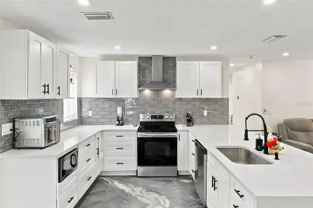 Listing Photo 10