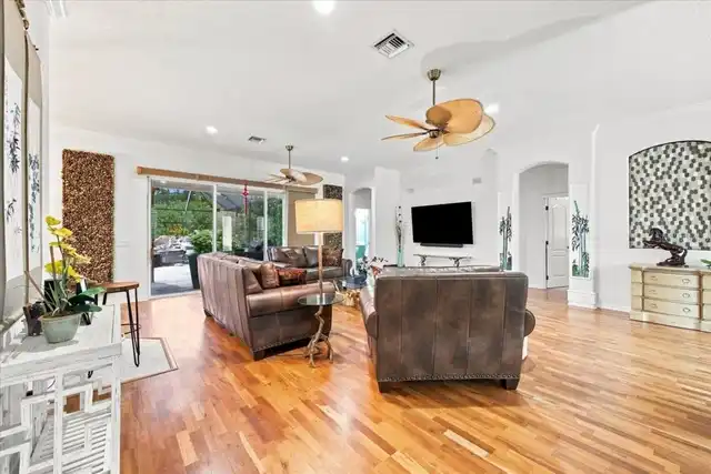 Listing Photo 9