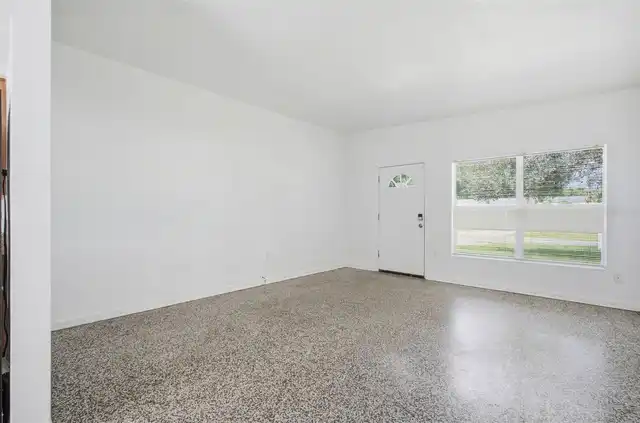 Listing Photo 6