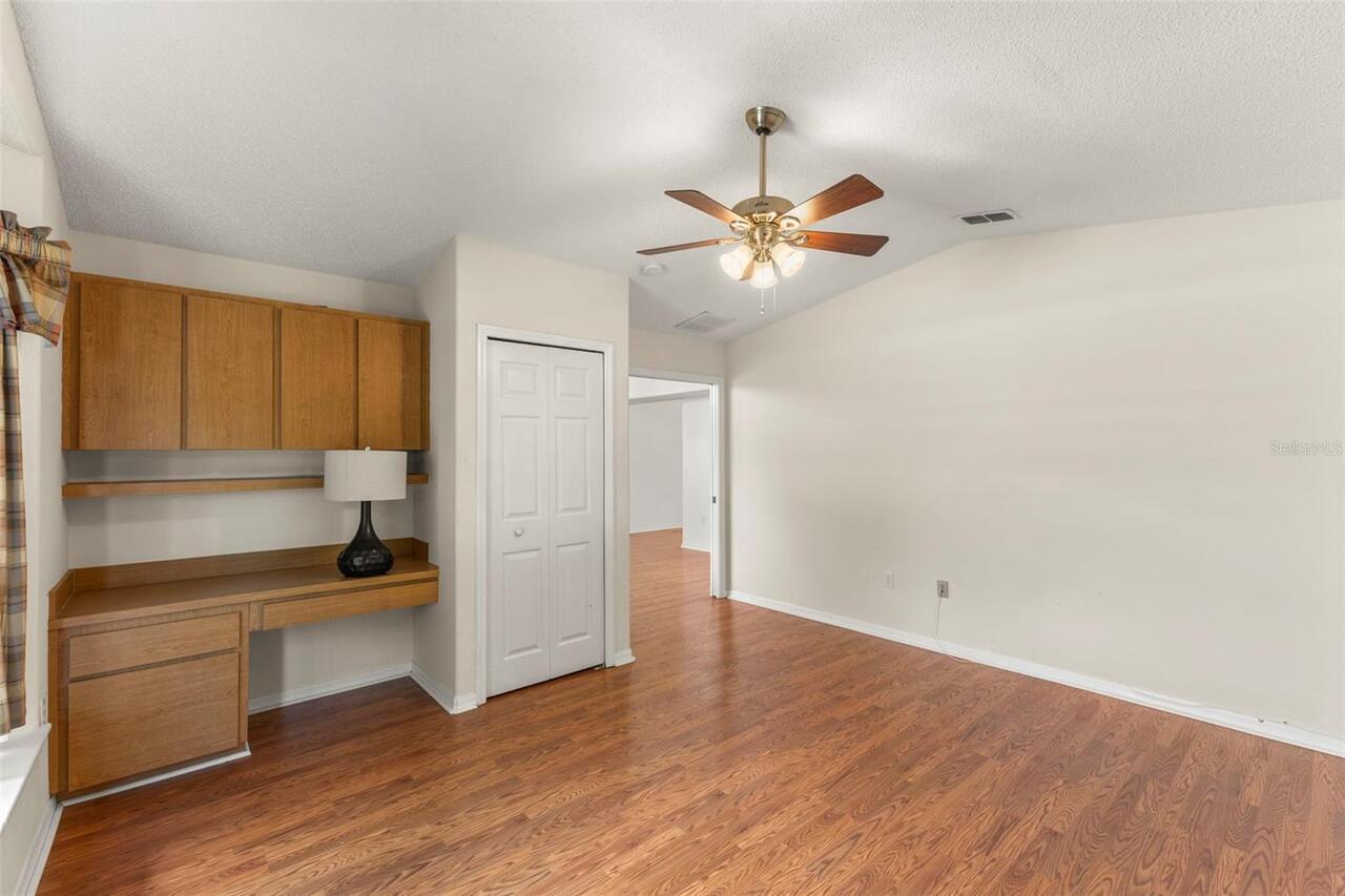 Listing Photo 12