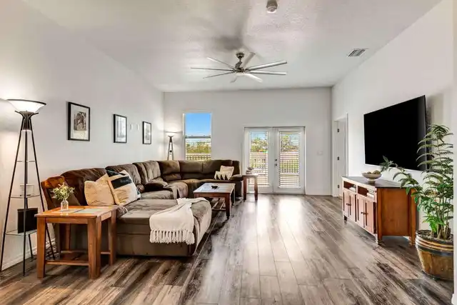 Listing Photo 11