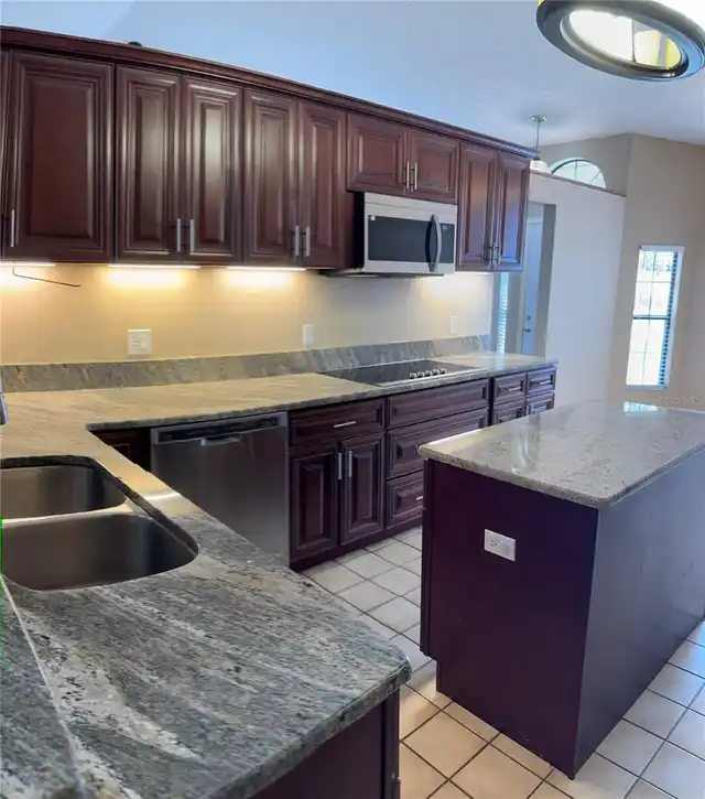 Listing Photo 9