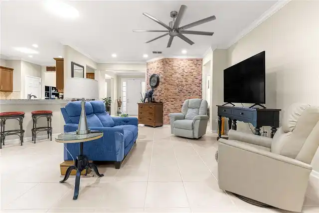 Listing Photo 14