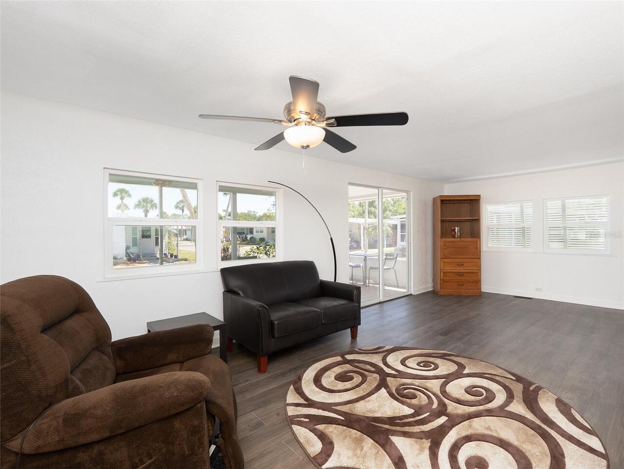 Listing Photo 8