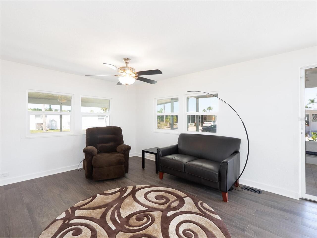 Listing Photo 11