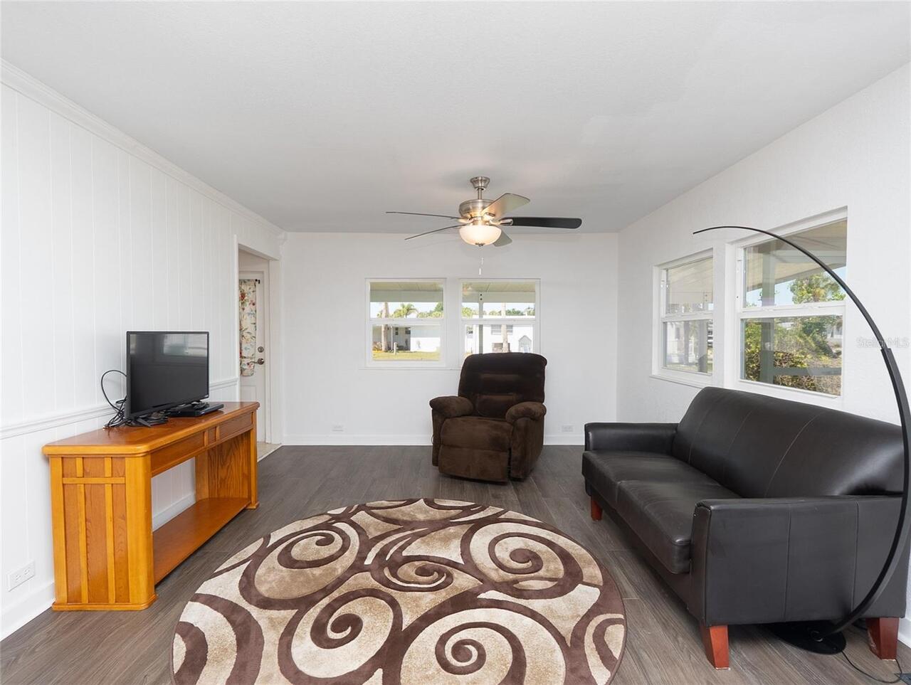 Listing Photo 12