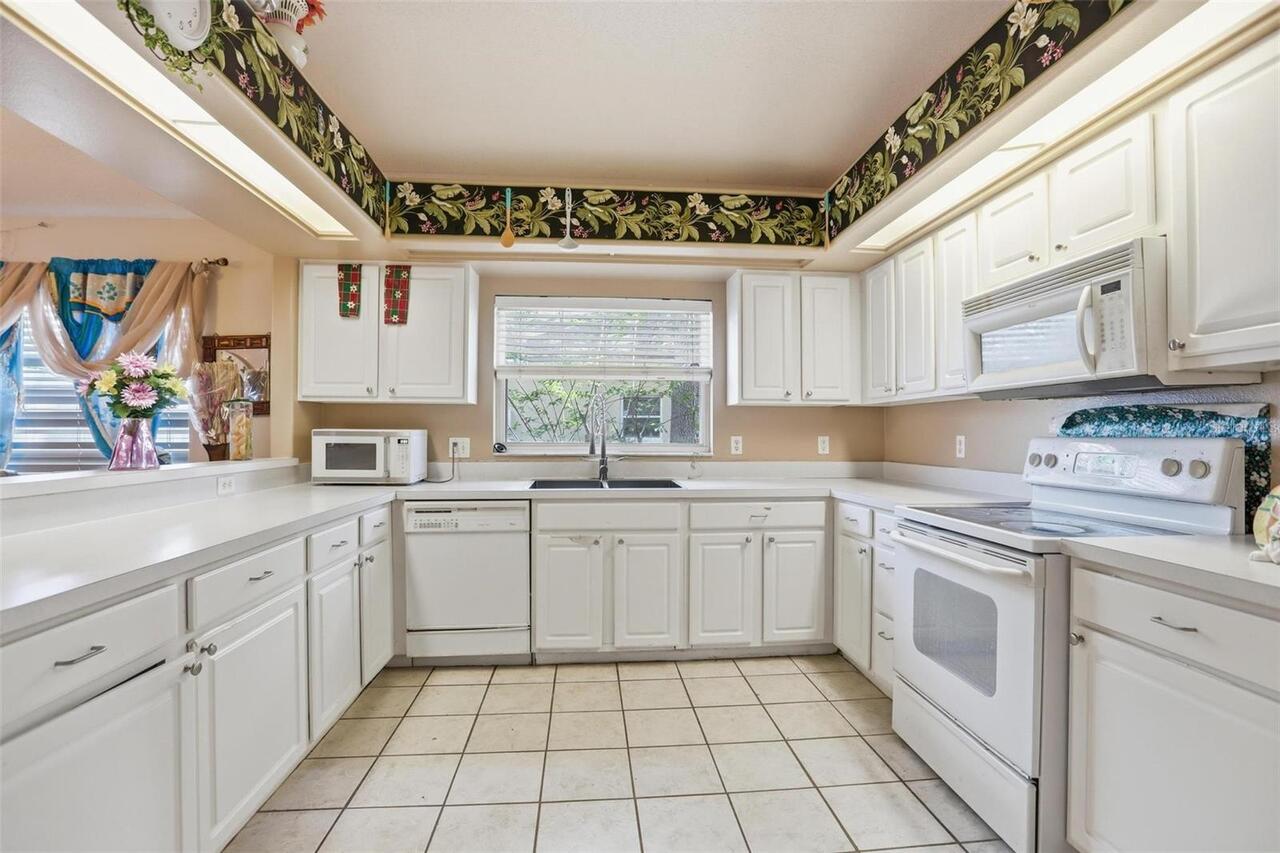 Listing Photo 10