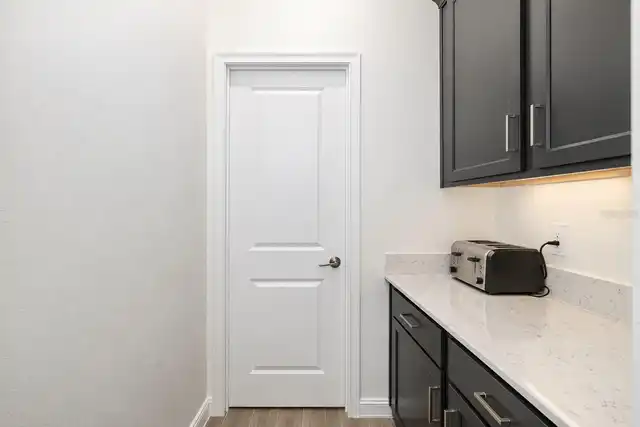 Listing Photo 10
