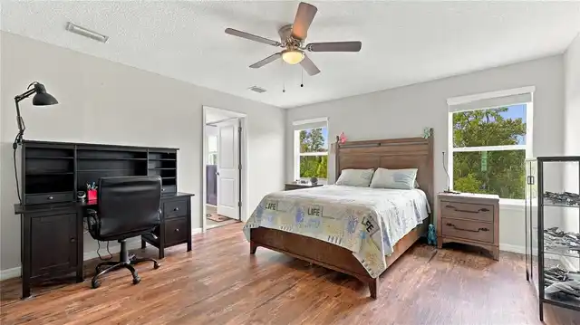 Listing Photo 22